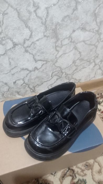 Продам туфли на девочку