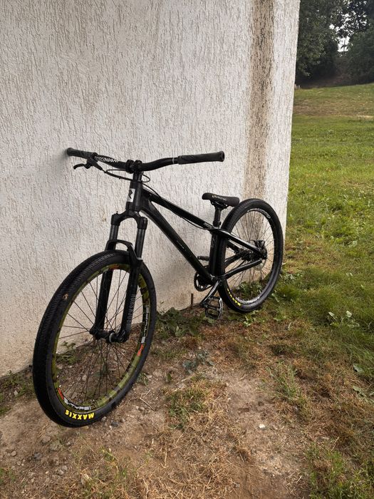 Vand dirt jumper radon slush
