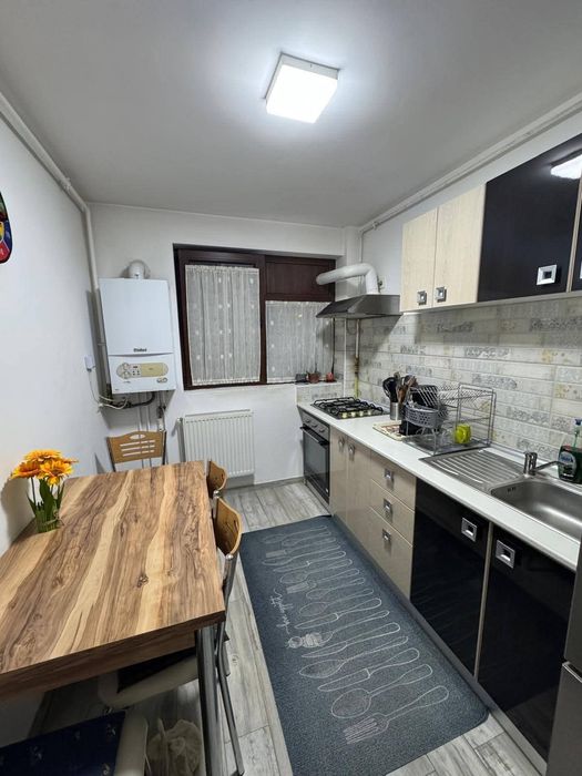 Vind apartament 2 camere,semidecomandat,et.1 din 4,renovat complet