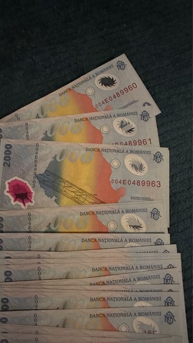 bancnota 2000 lei eclipsa