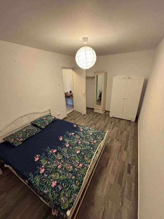 Închiriez 2 camere intr-un apartament cu 3