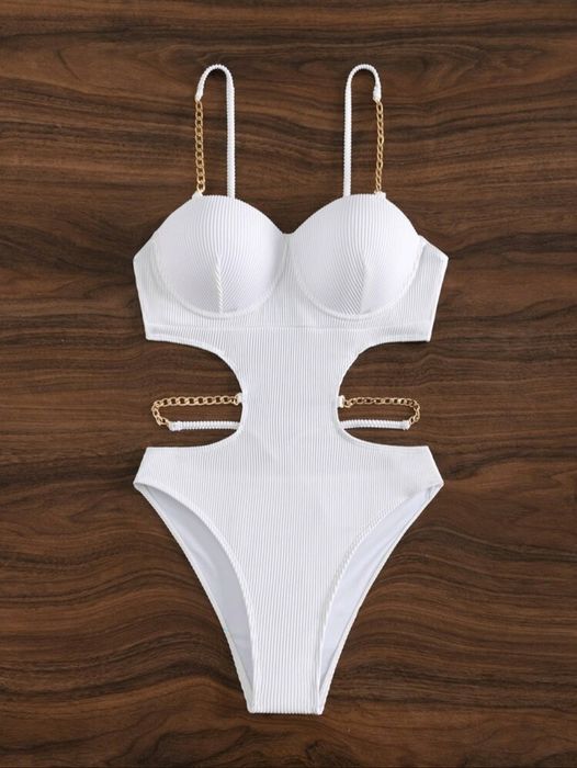 Costum alb  întreg superb, de baie, marimea S, purtat o singura data