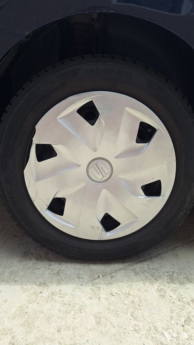 2 capace roti originale seat R15 cu mici defecte