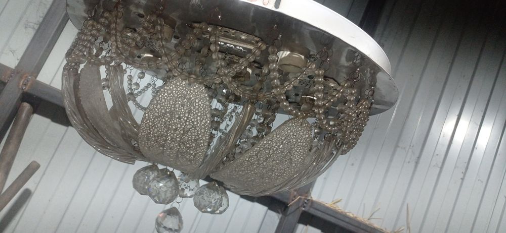 Продам люстру б/у