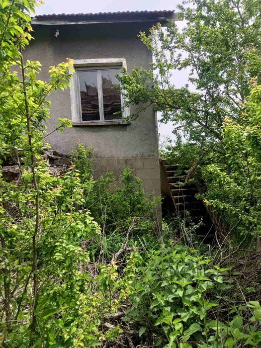 Парцел със стара къща с. Извор Софииско