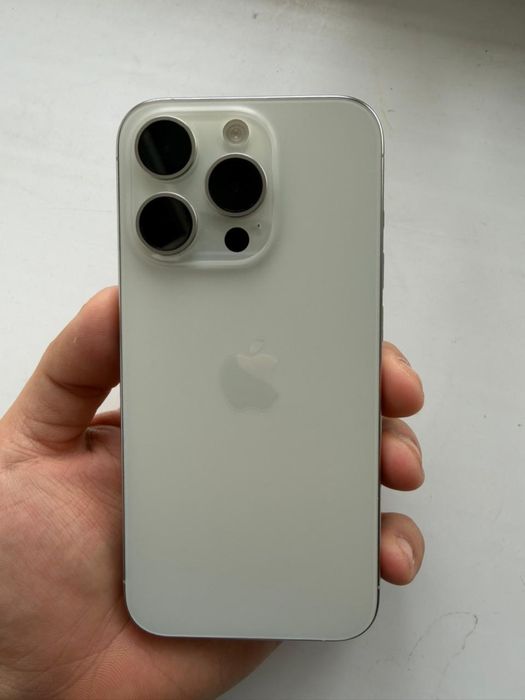 iPhone 15 pro белый 256Gb