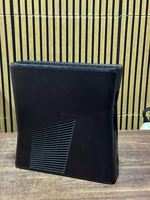 Продавам Xbox 360 комплект