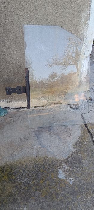 Здравейте продавам стъкла за москвич 2140Д