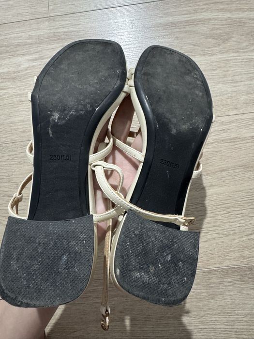 Бежевые нежные босоножки