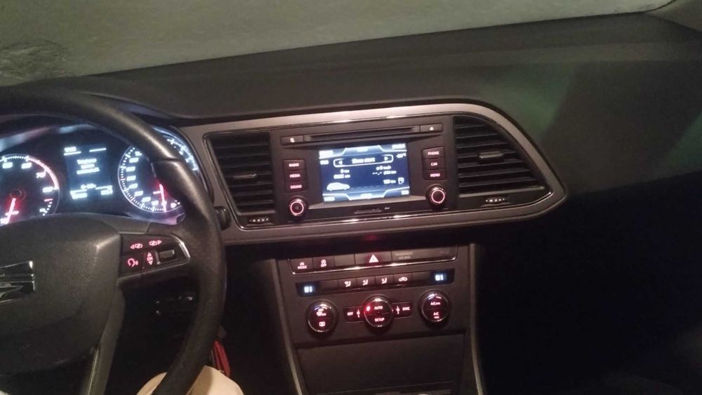 Schimb sau vand Seat Leon 1.4 tsi an 2014 Proprietar 7700 e u r o