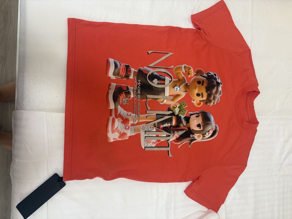 Tricou nepurtat cu eticheta