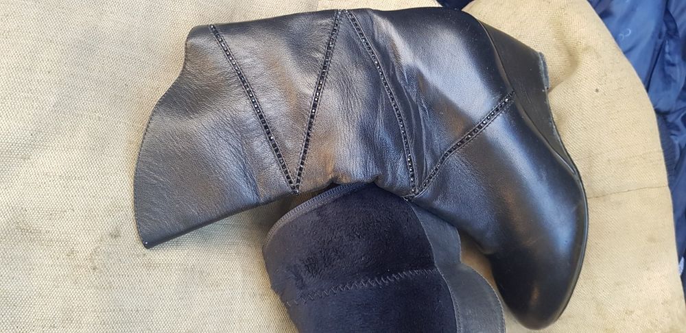 Продам сапожки женские