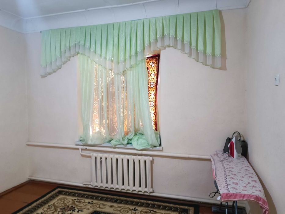 Сырдарё шахрида 14 сотих, 5 хонали ховли уй сотилади.