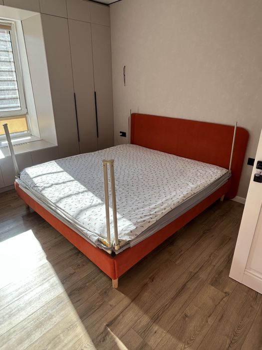 Продается кровать 180*200 с матрацом