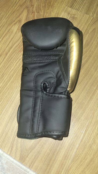Боксерские перчатки