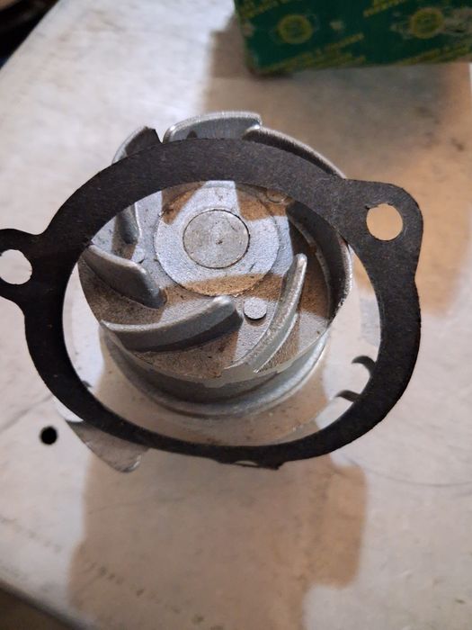 Продается помпа от Ваз 2114