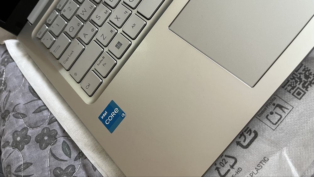 Продам vivobook Асус новый.