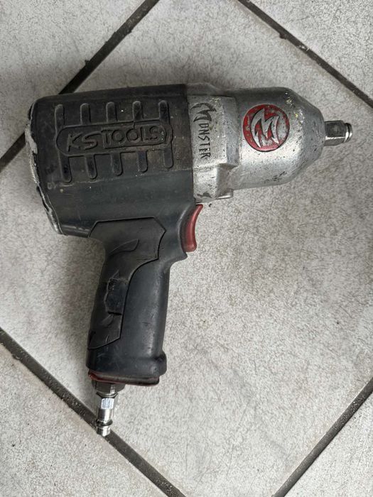 Ударен гайковерт