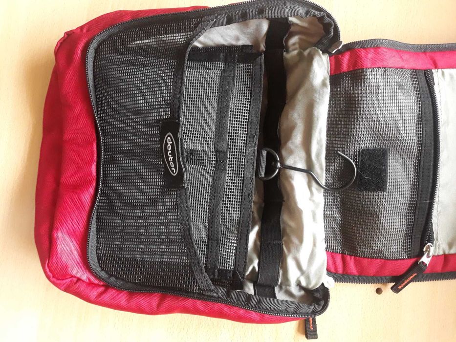 Тоалетен несесер Deuter