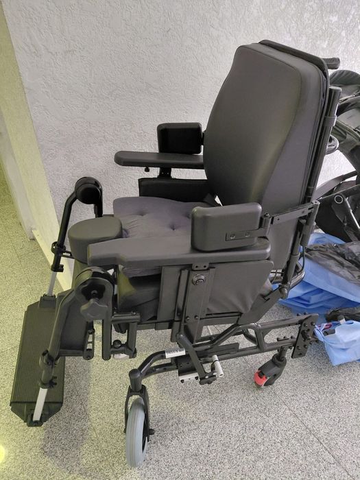 Продам инвалидную коляску