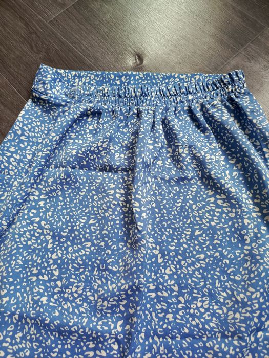 Юбка миди с разрезом