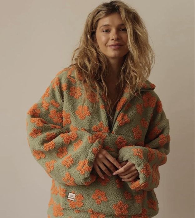 Бомбер новый в цветок