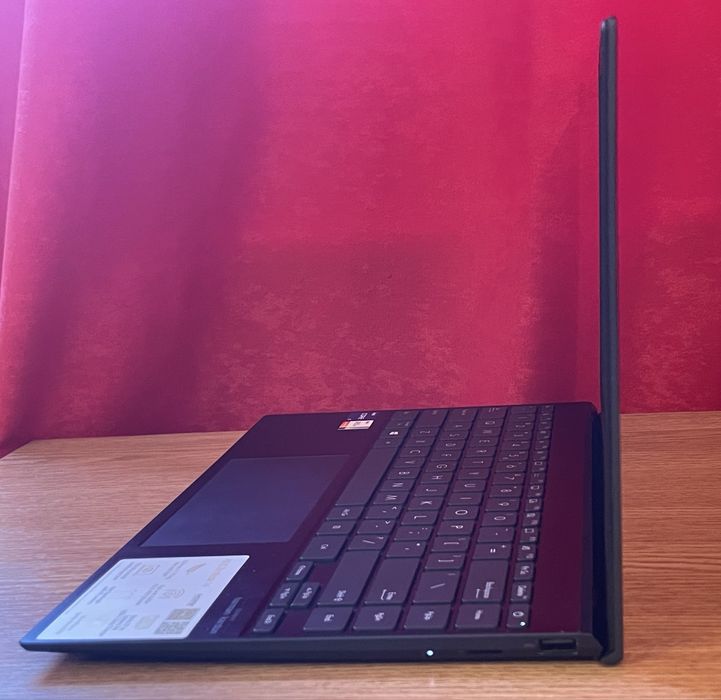 Laptop Asus Zenbook  14 cutie originala si accesori