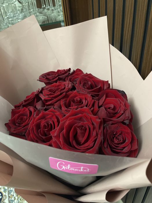 красные розы метровые