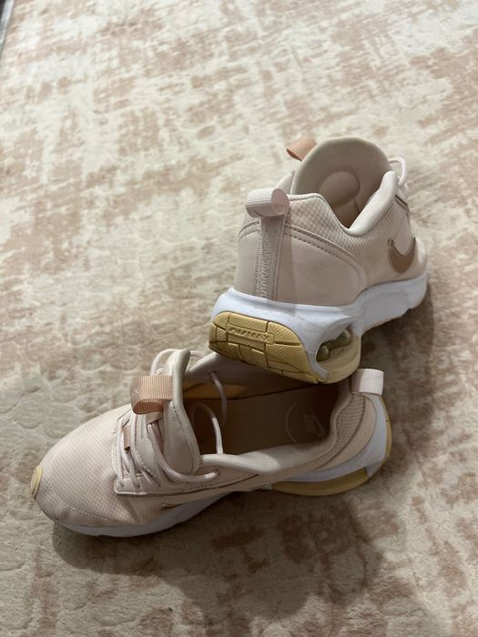 Маратонки Nike 39