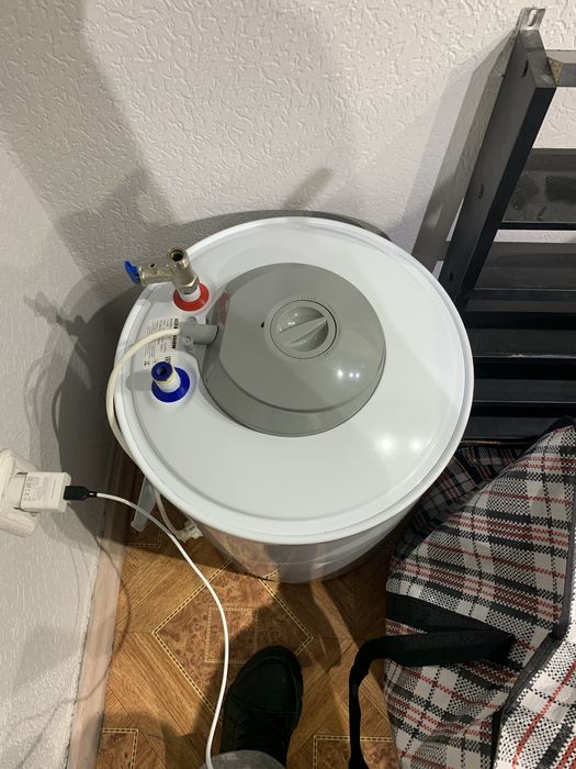 Продам кушетку и все для салона