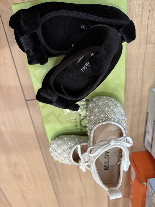 детские новые туфли