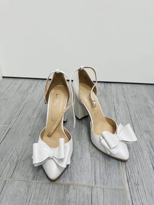 Pantofi din piele