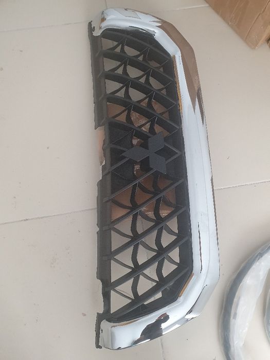 Решетка радиатора Монтеро Спорт хром