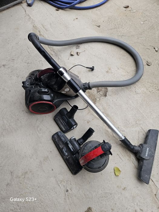 Продаётся пылесос в хорошем состояние работает