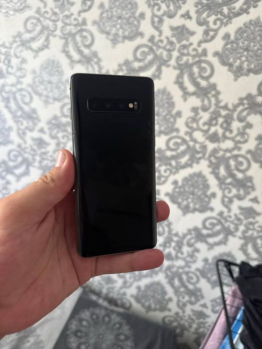 Продам Samsung s10