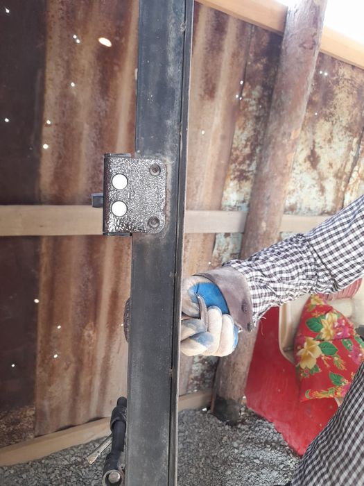 Темір есік сатылады.