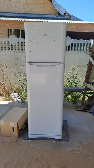 Продаётся холодильники фирмы "Indesit"