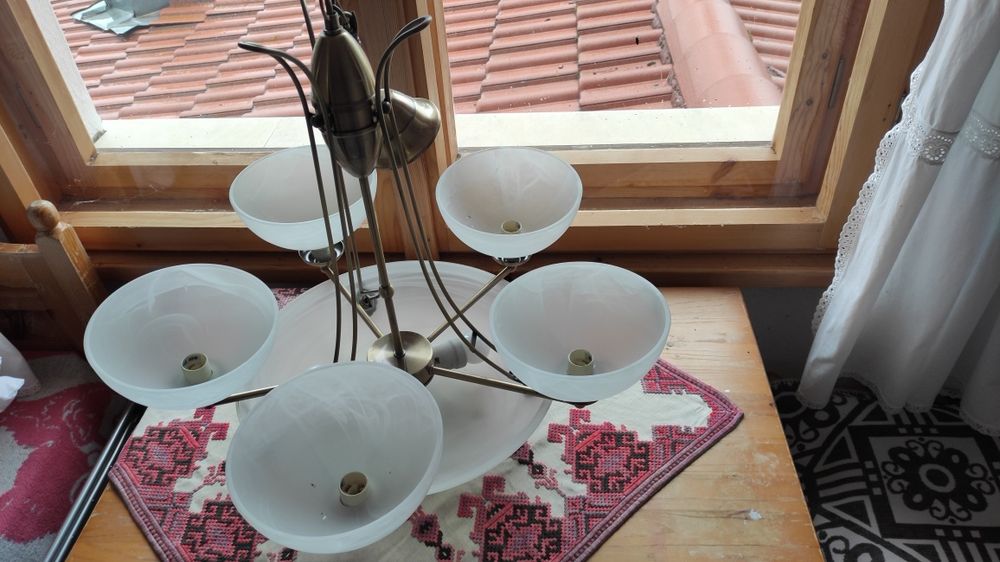 Два висящи полилея