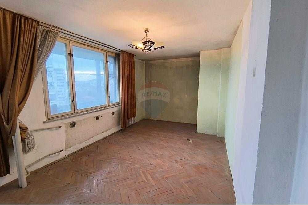 Продава се Двустаен апартамент в Шумен, Тракия - 70 кв.м за 1096 €/кв.м - Снимка #2