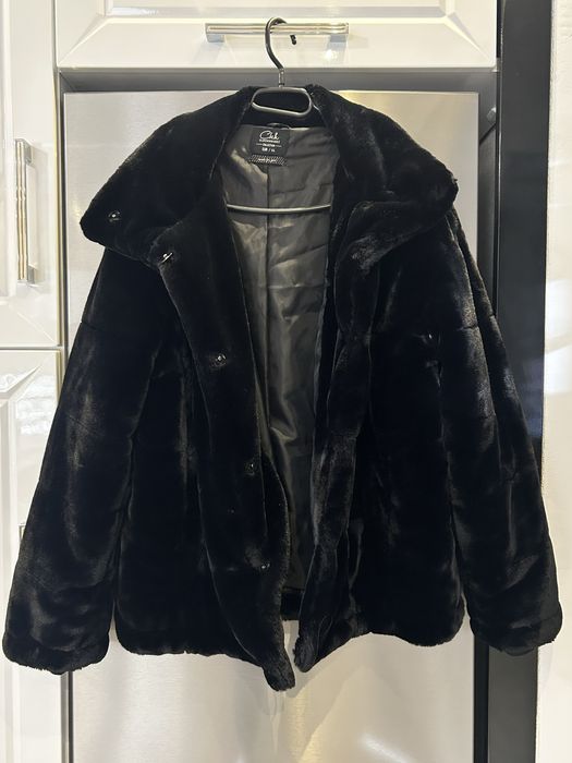 Черно дебело пухесто палто