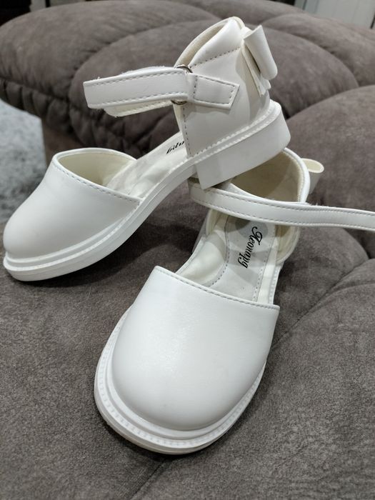 Продам детские туфельки