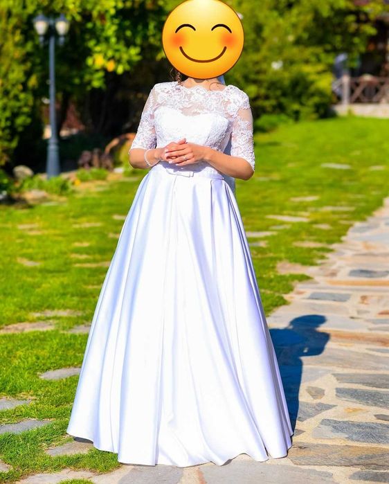 Продава се булчинска рокля заедно с воал и обръч