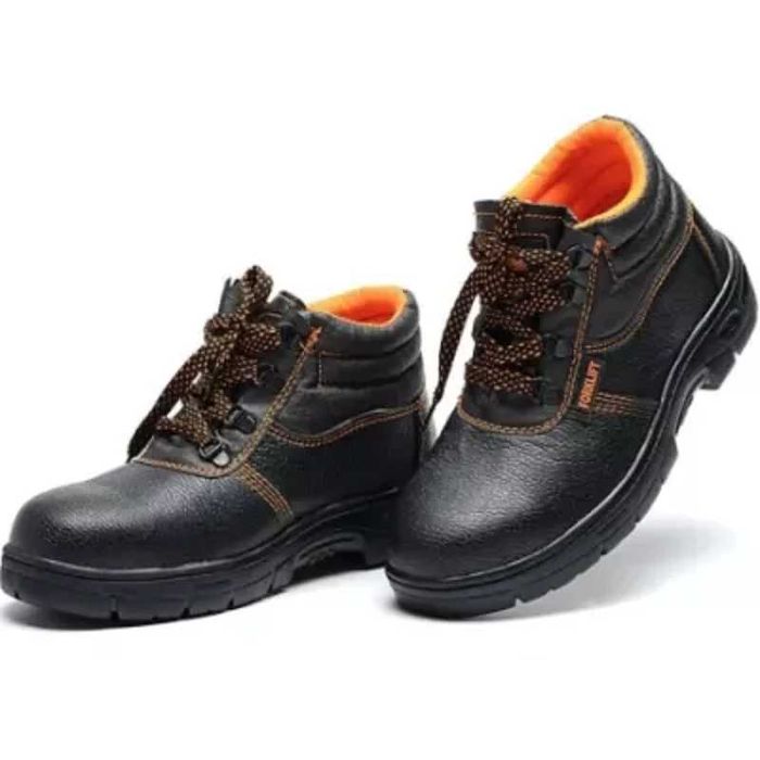 Echipament protectie Bocanci santier Casti fonice Ochelari Vesta