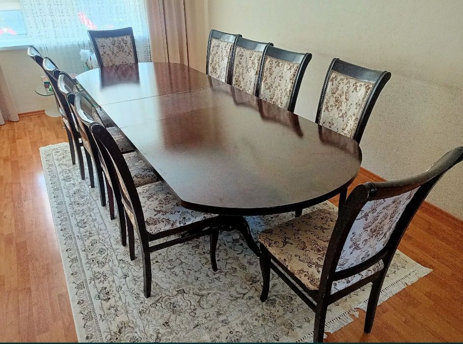 Гостевой стол (10 стульев)