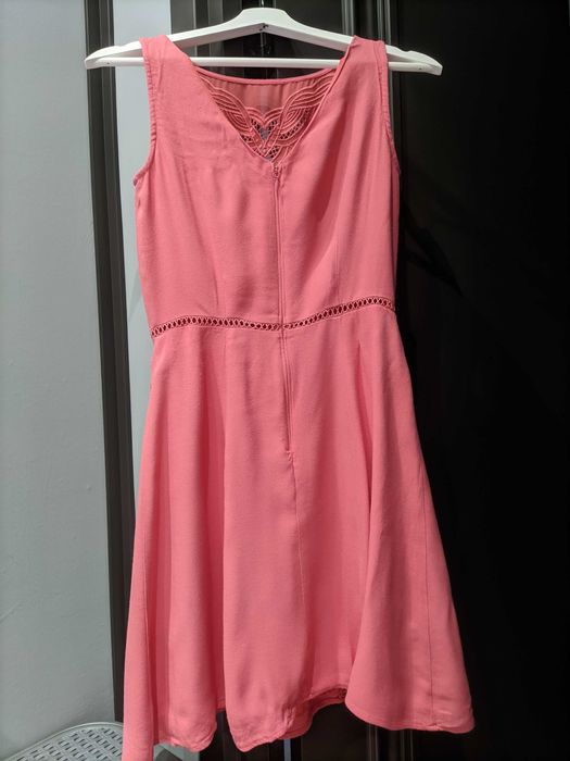 Розовое летнее платье