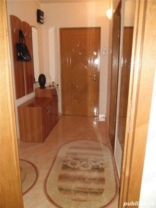 Inchiriez apartament cu 3 camere decomandat