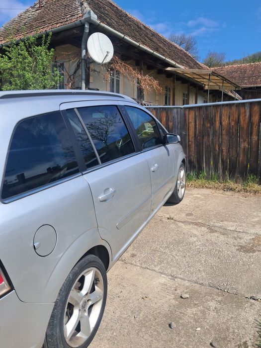 Opel Zafira model 2006