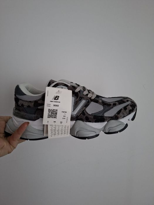 Adidasi New Balance 9060