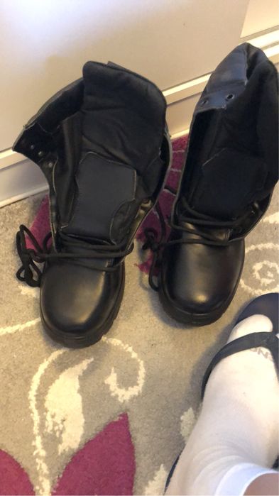 Bocanci piele noi masuri 40 si 42 noi in stare impecabila