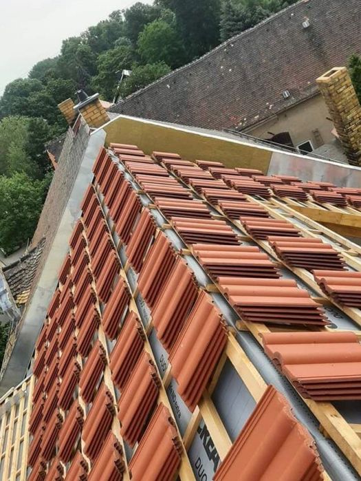 Executam acoperisuri și reparații